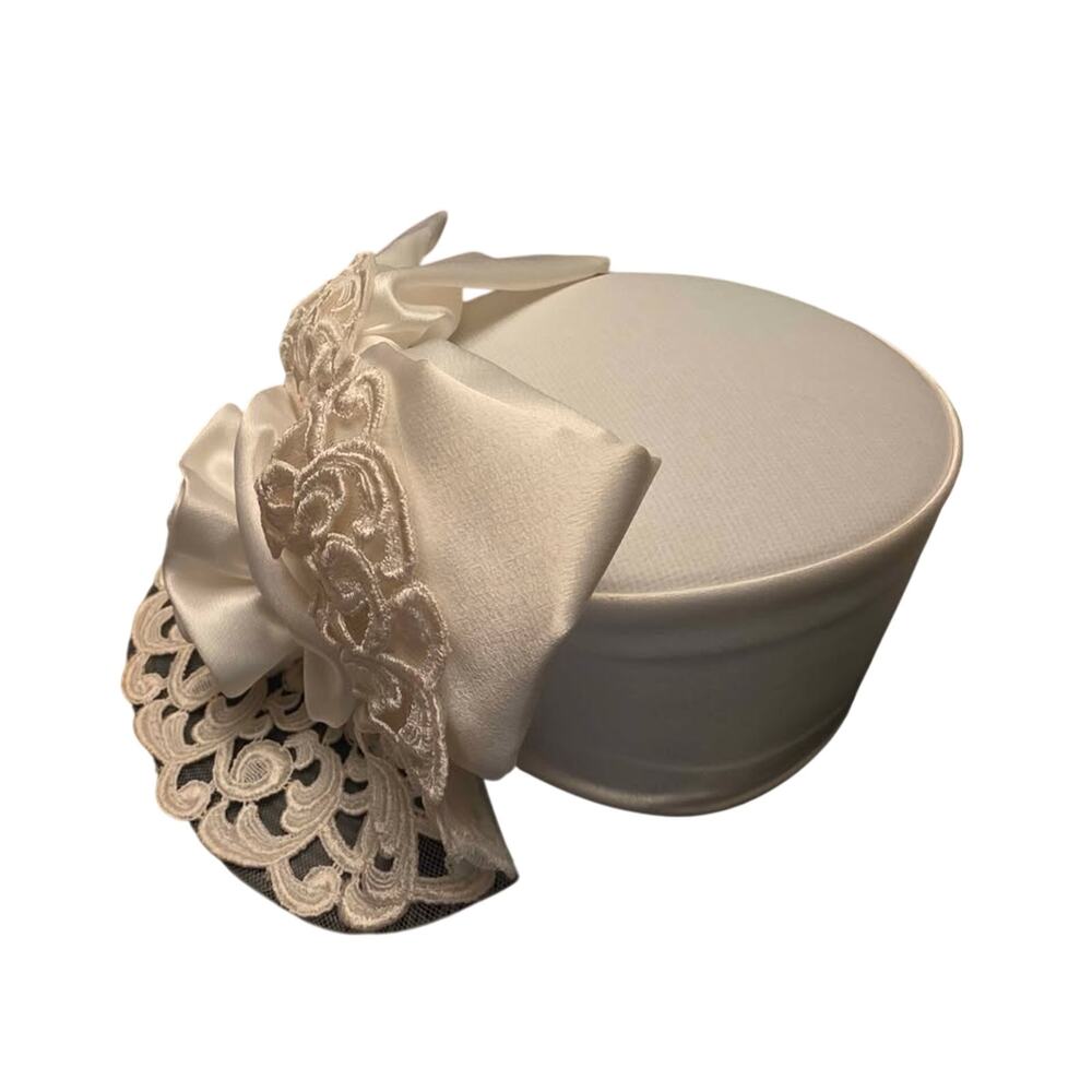 Vintage Whittall & Shon Brim Hat Cream Netting Faux flower Sz 22.5” Made in USA